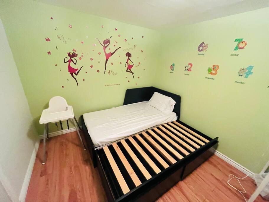 Emily'S Charming House Villa Brossard Bagian luar foto
